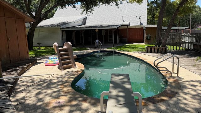 401 Glenhaven Drive, Azle, TX 76020