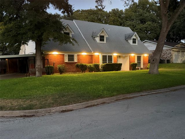 401 Glenhaven Drive, Azle, TX 76020