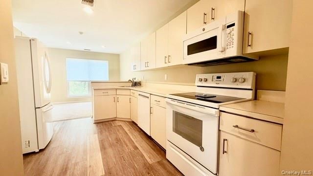 102 Hampton Vista Drive, Manorville, NY 11949