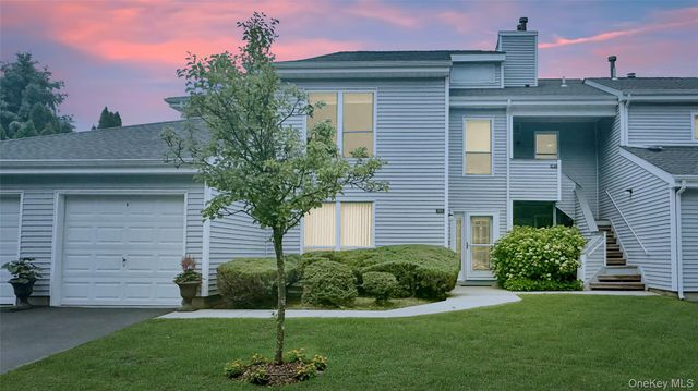102 Hampton Vista Drive, Manorville, NY 11949
