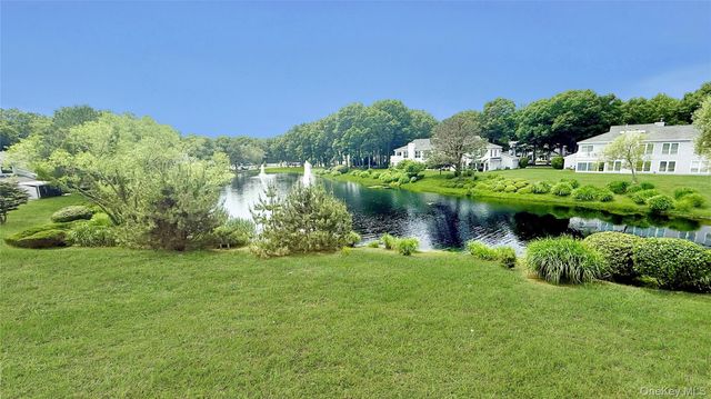102 Hampton Vista Drive, Manorville, NY 11949