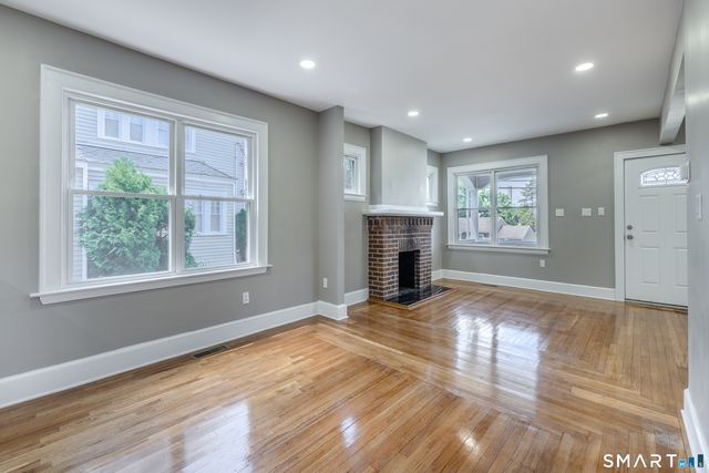 1025 Townsend Avenue, New Haven, CT 06511