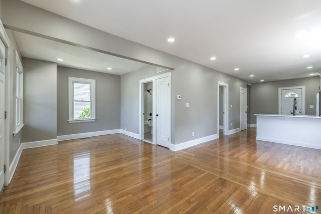 1025 Townsend Avenue, New Haven, CT 06511