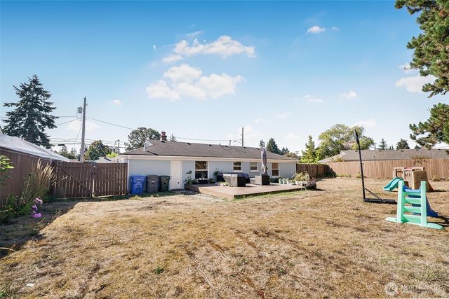 8105 Fairway Drive SW, Lakewood, WA 98498
