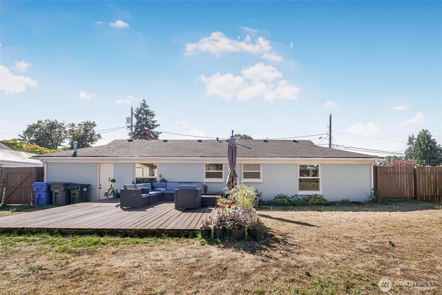 8105 Fairway Drive SW, Lakewood, WA 98498