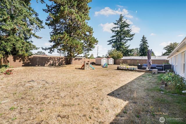 8105 Fairway Drive SW, Lakewood, WA 98498