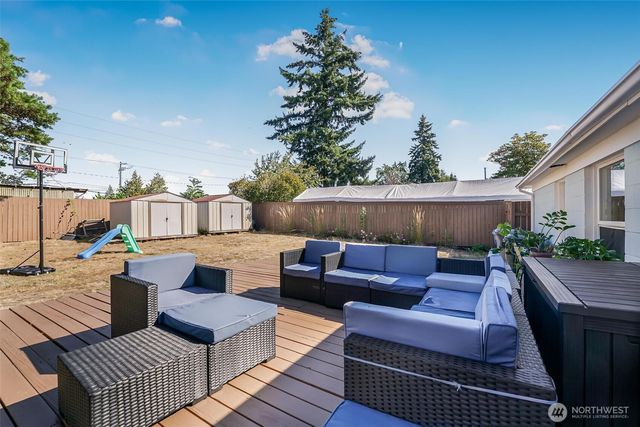 8105 Fairway Drive SW, Lakewood, WA 98498