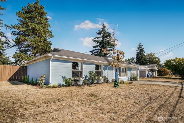 8105 Fairway Drive SW, Lakewood, WA 98498