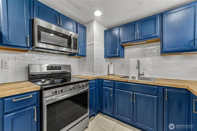 8105 Fairway Drive SW, Lakewood, WA 98498