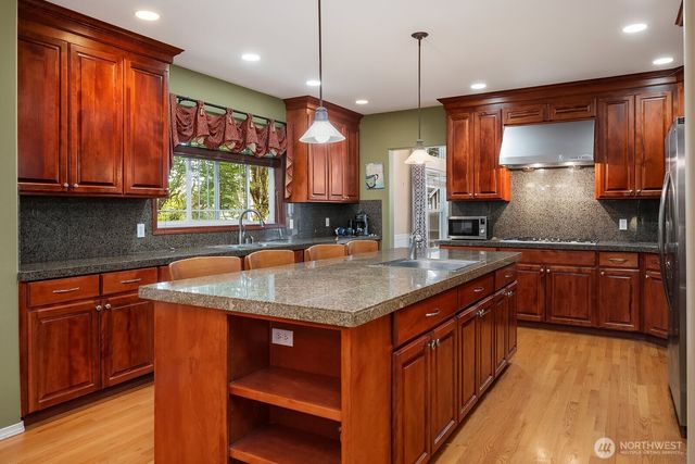 13915 SE 238th Place, Kent, WA 98042