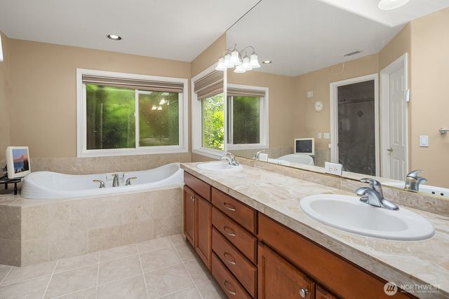13915 SE 238th Place, Kent, WA 98042