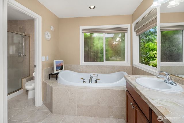 13915 SE 238th Place, Kent, WA 98042