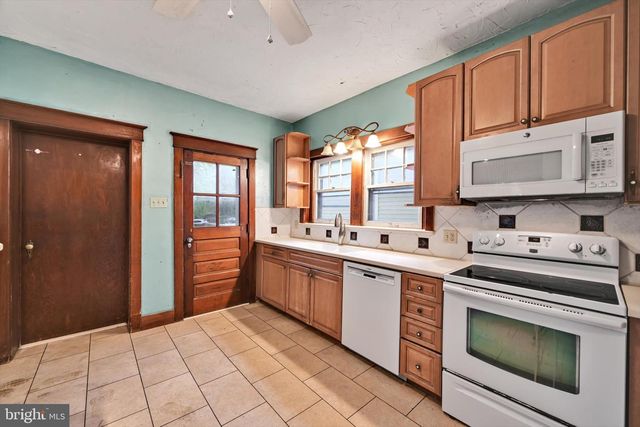 116 S 1ST AVE, Lebanon, PA 17042