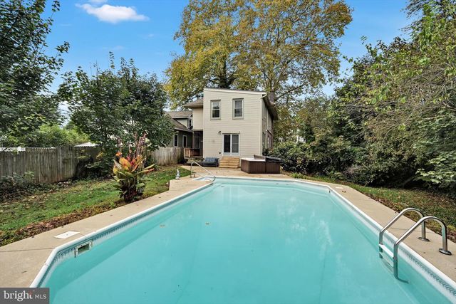 116 S 1ST AVE, Lebanon, PA 17042