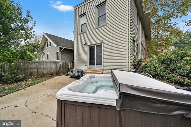 116 S 1ST AVE, Lebanon, PA 17042