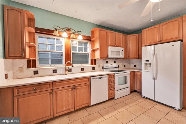 116 S 1ST AVE, Lebanon, PA 17042