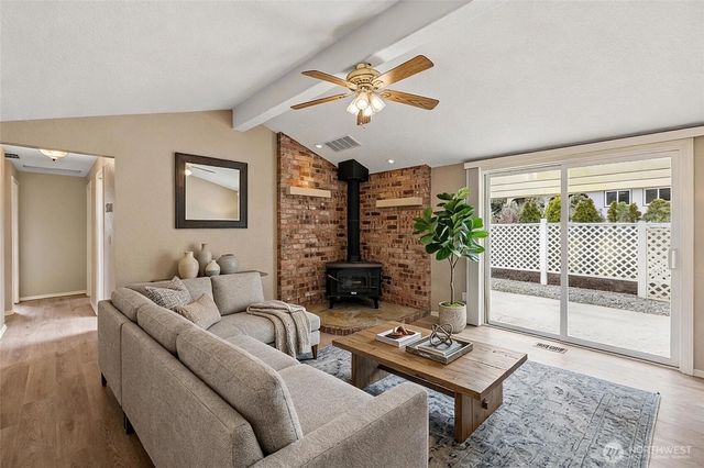 90 Chinook Place, La Conner, WA 98257