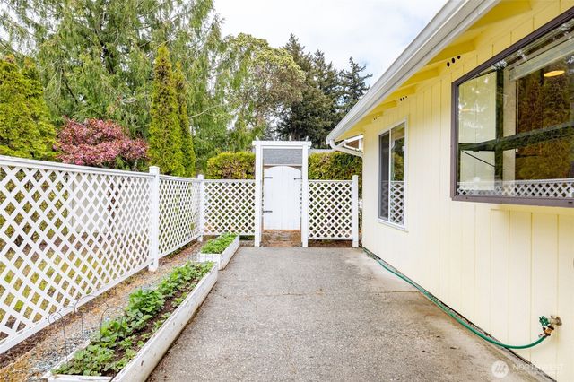 90 Chinook Place, La Conner, WA 98257