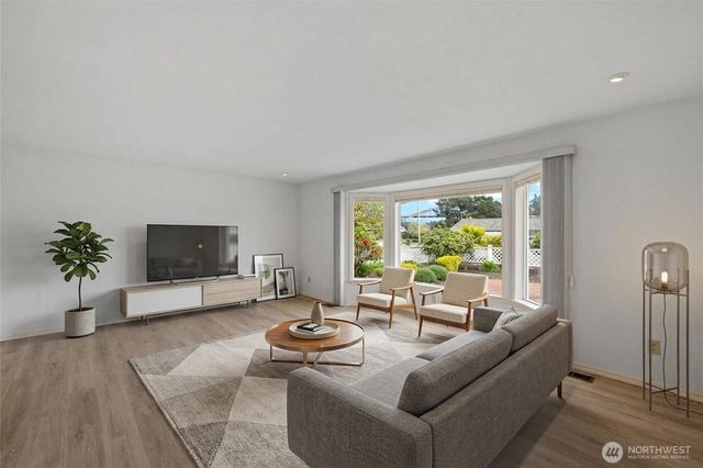 90 Chinook Place, La Conner, WA 98257