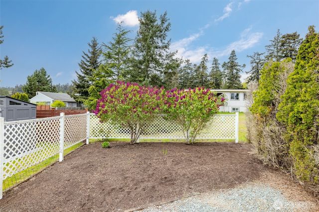 90 Chinook Place, La Conner, WA 98257