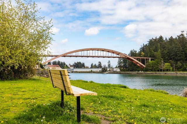 90 Chinook Place, La Conner, WA 98257