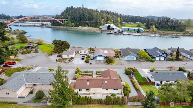 90 Chinook Place, La Conner, WA 98257