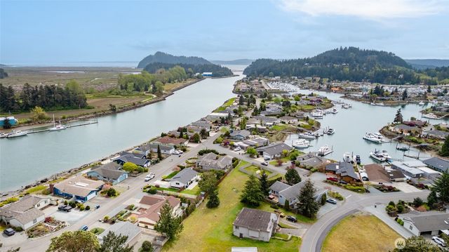 90 Chinook Place, La Conner, WA 98257