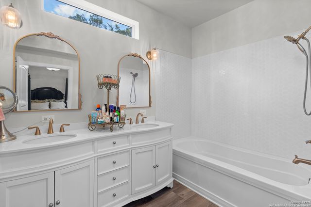 792 alamo beach, Pipe Creek, TX 78063