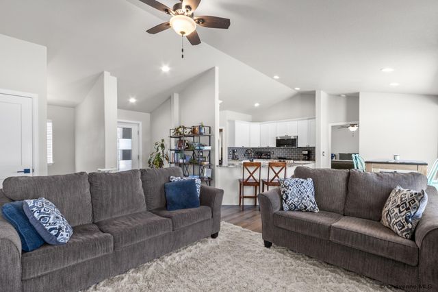 1202 PHIPPS AVE, Cheyenne, WY 82001