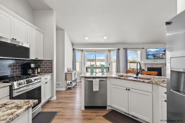 1202 PHIPPS AVE, Cheyenne, WY 82001