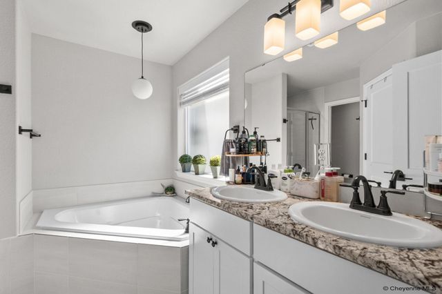 1202 PHIPPS AVE, Cheyenne, WY 82001