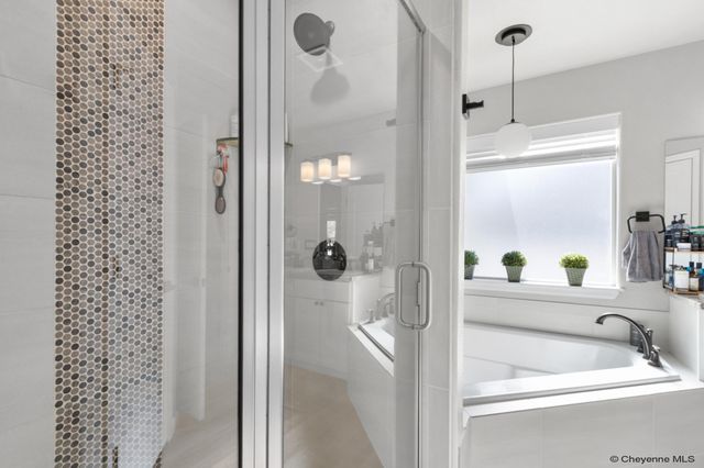 1202 PHIPPS AVE, Cheyenne, WY 82001