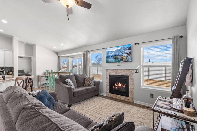 1202 PHIPPS AVE, Cheyenne, WY 82001