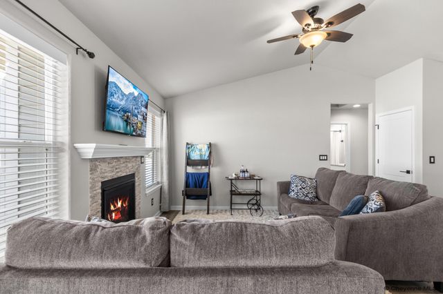 1202 PHIPPS AVE, Cheyenne, WY 82001