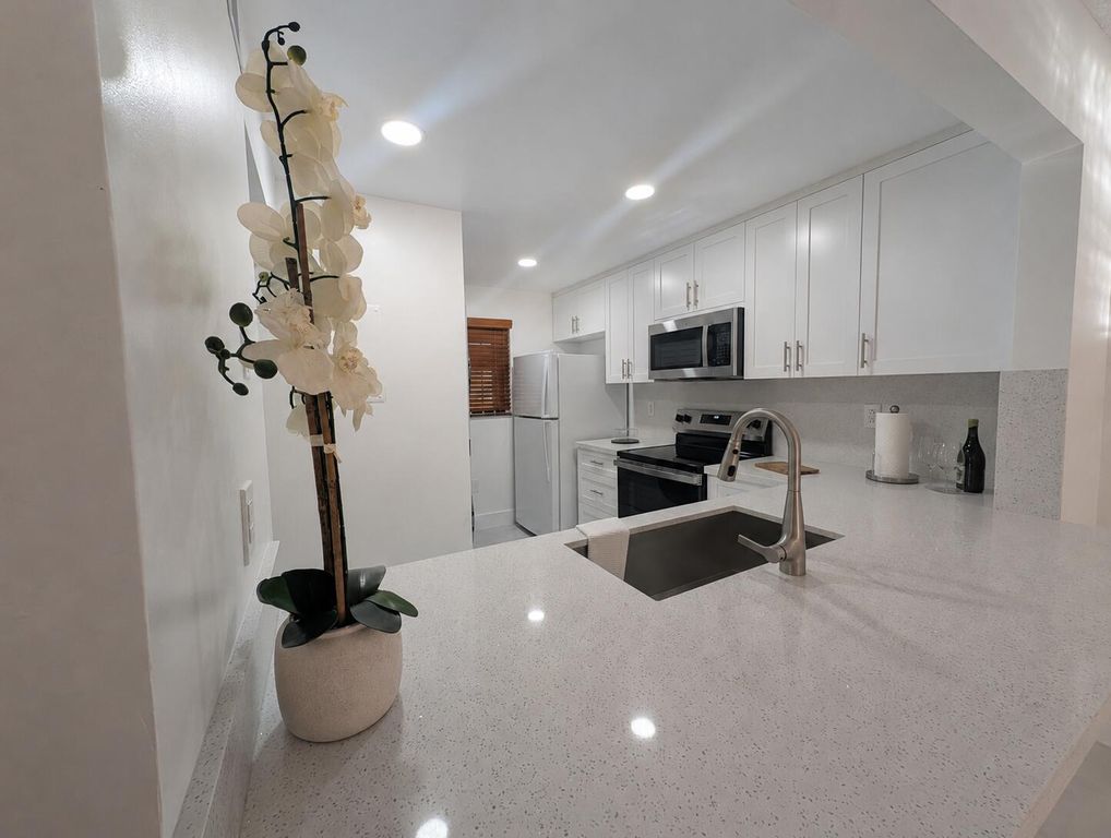 10317 NW 9th St Circle 102-9, Miami, FL 33172