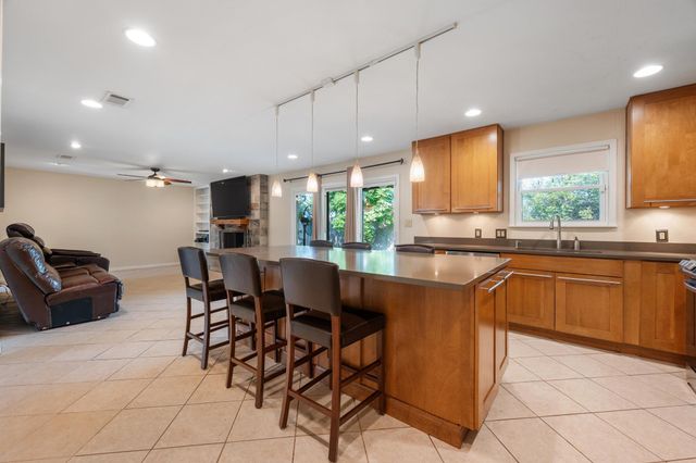 8612 Stillwood LN, Austin, TX 78757