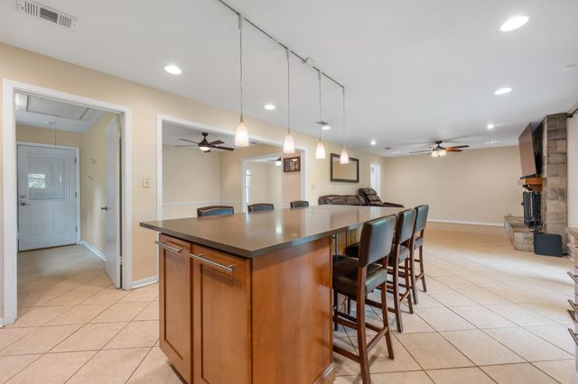 8612 Stillwood LN, Austin, TX 78757