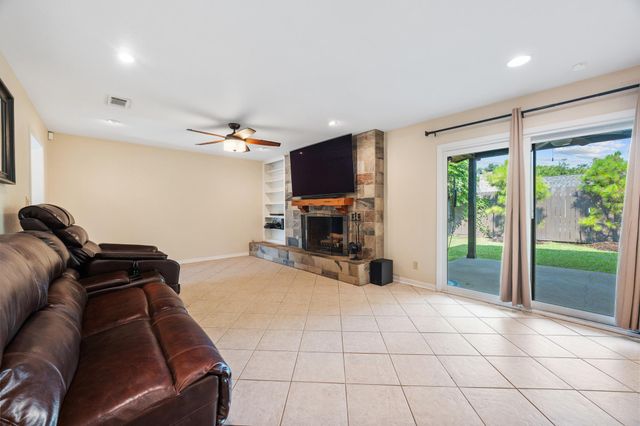 8612 Stillwood LN, Austin, TX 78757