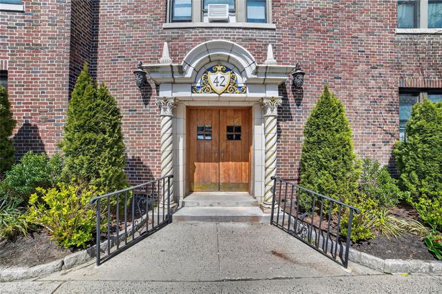 42 Pondfield Road W 4F, Bronxville, NY 10708