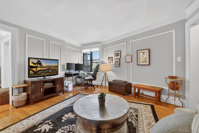 42 Pondfield Road W 4F, Bronxville, NY 10708