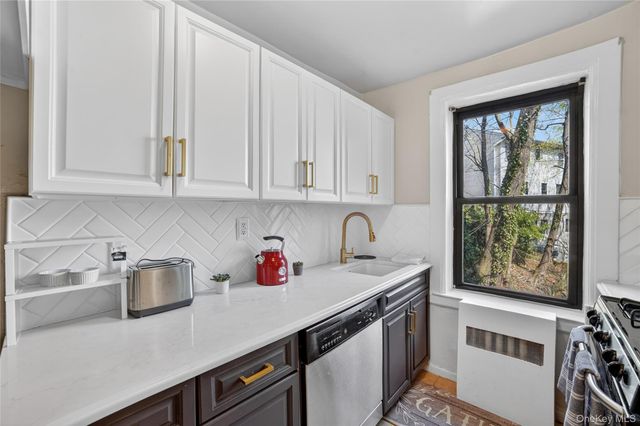42 Pondfield Road W 4F, Bronxville, NY 10708