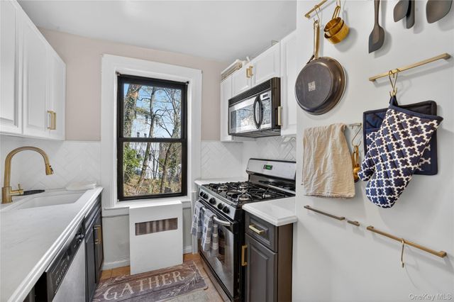 42 Pondfield Road W 4F, Bronxville, NY 10708