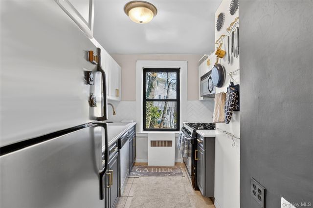 42 Pondfield Road W 4F, Bronxville, NY 10708