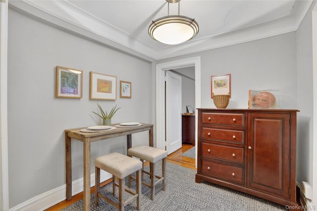 42 Pondfield Road W 4F, Bronxville, NY 10708