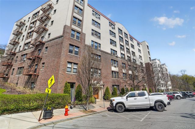 42 Pondfield Road W 4F, Bronxville, NY 10708