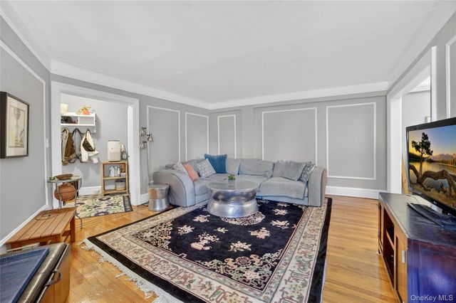 42 Pondfield Road W 4F, Bronxville, NY 10708