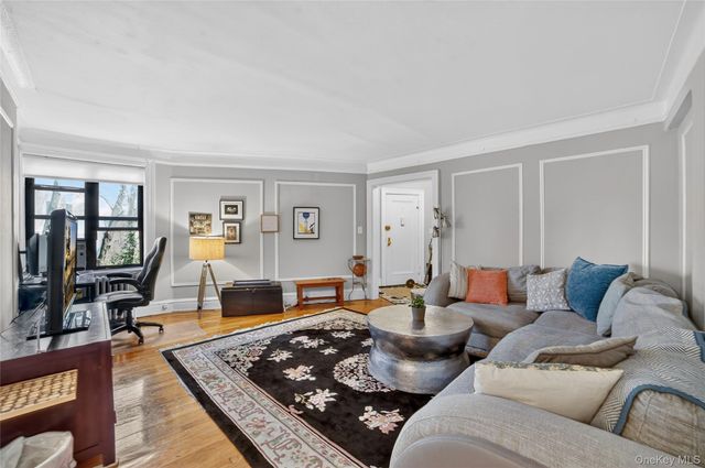 42 Pondfield Road W 4F, Bronxville, NY 10708