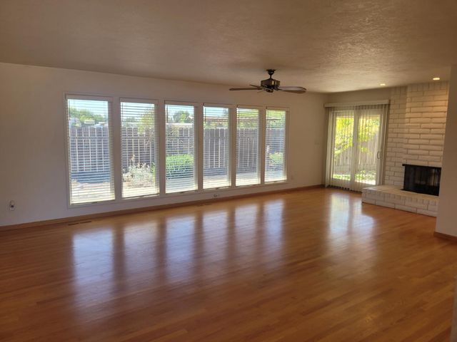 1677 Poplar St, Oakdale, CA 95361
