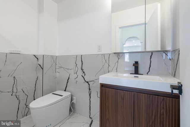 1618 S BROAD ST, Philadelphia, PA 19145