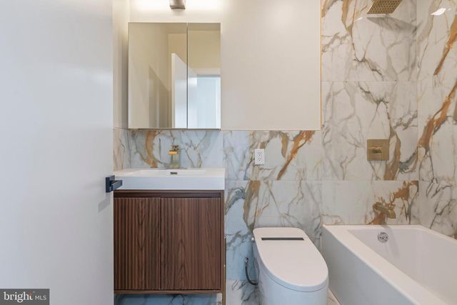 1618 S BROAD ST, Philadelphia, PA 19145